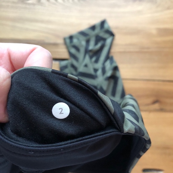 Lululemon Wunder Under Crop II *Full-On Luxtreme - Picture 9 of 11